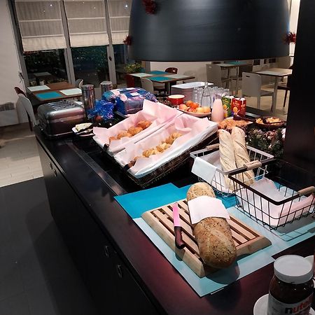 Kyriad Direct Marseille Est La Valentine La Penne-sur-Huveaune ภายนอก รูปภาพ