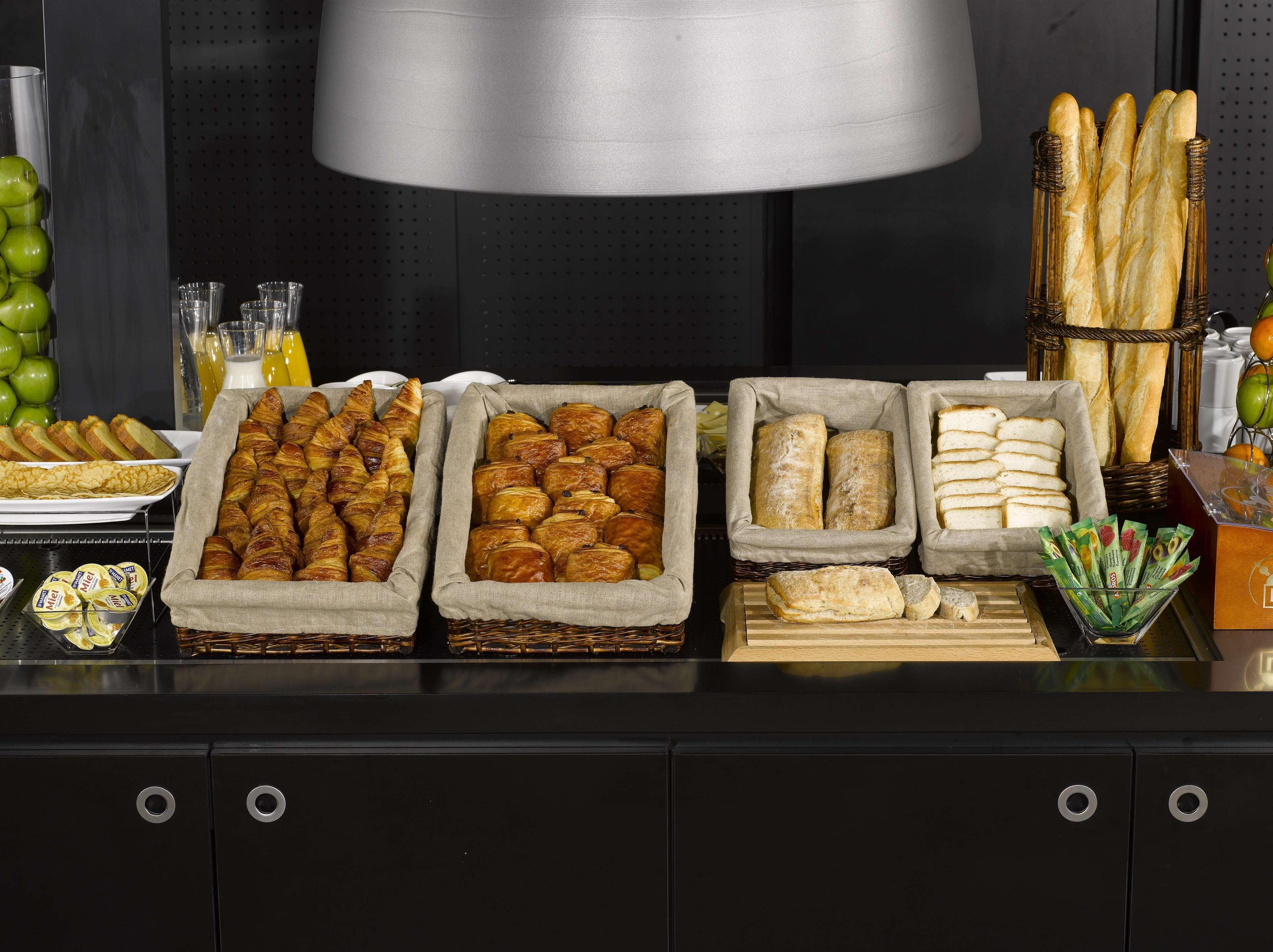 Kyriad Direct Marseille Est La Valentine La Penne-sur-Huveaune ภายนอก รูปภาพ