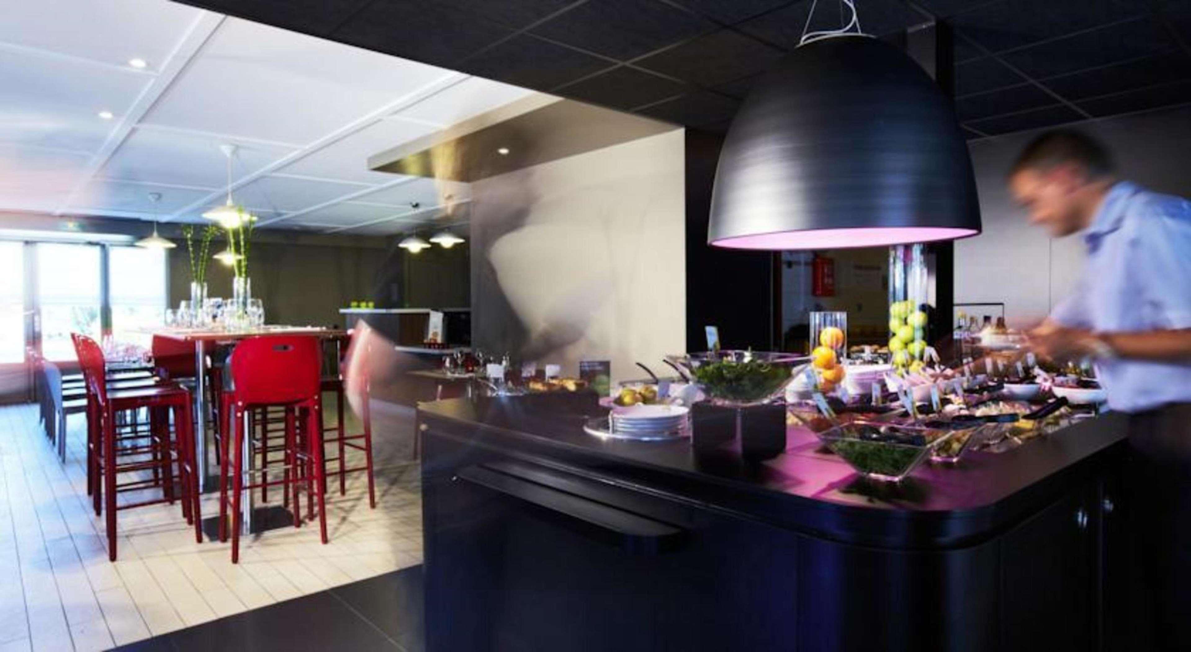 Kyriad Direct Marseille Est La Valentine La Penne-sur-Huveaune ภายนอก รูปภาพ