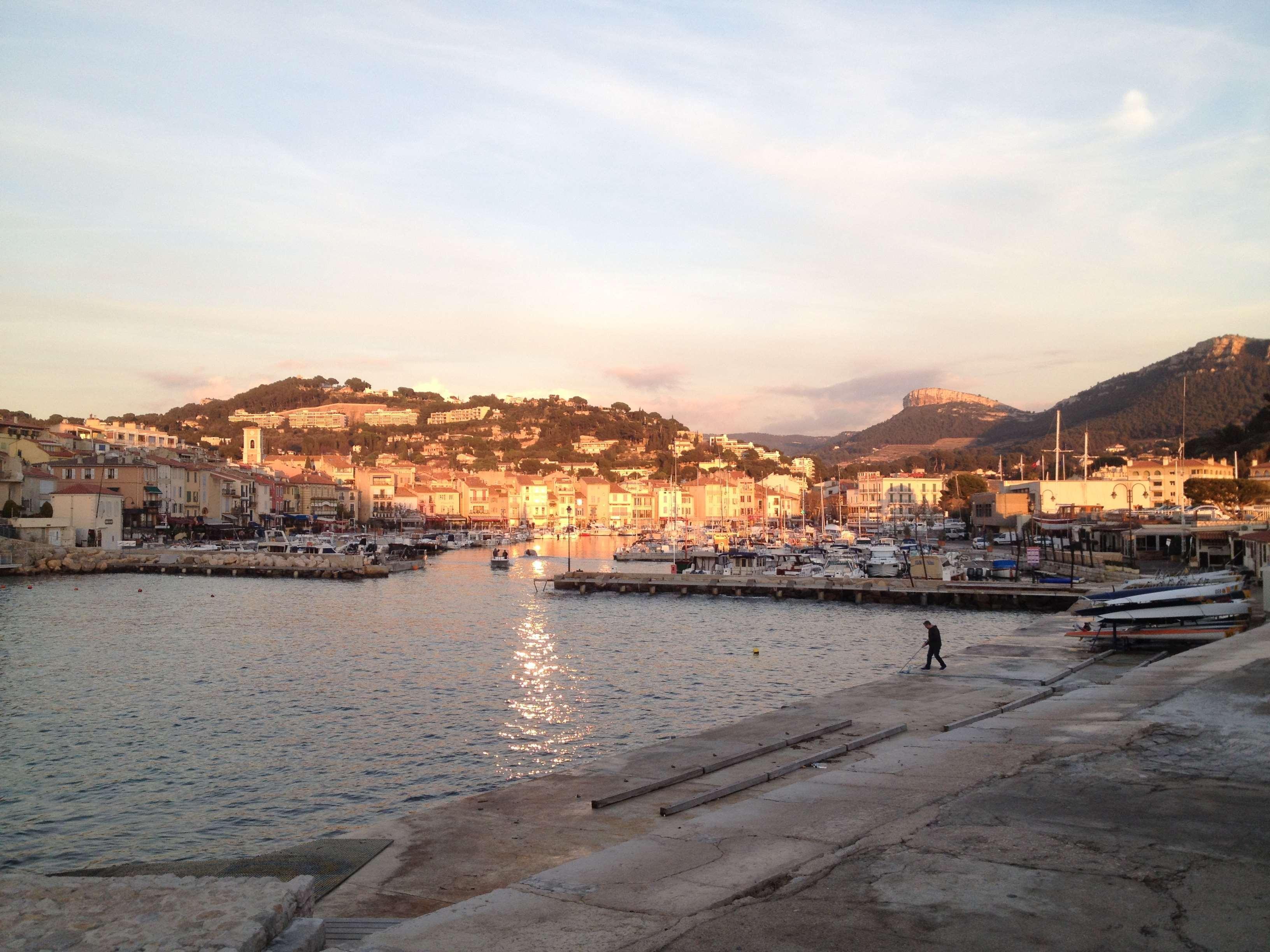 Kyriad Direct Marseille Est La Valentine La Penne-sur-Huveaune ภายนอก รูปภาพ