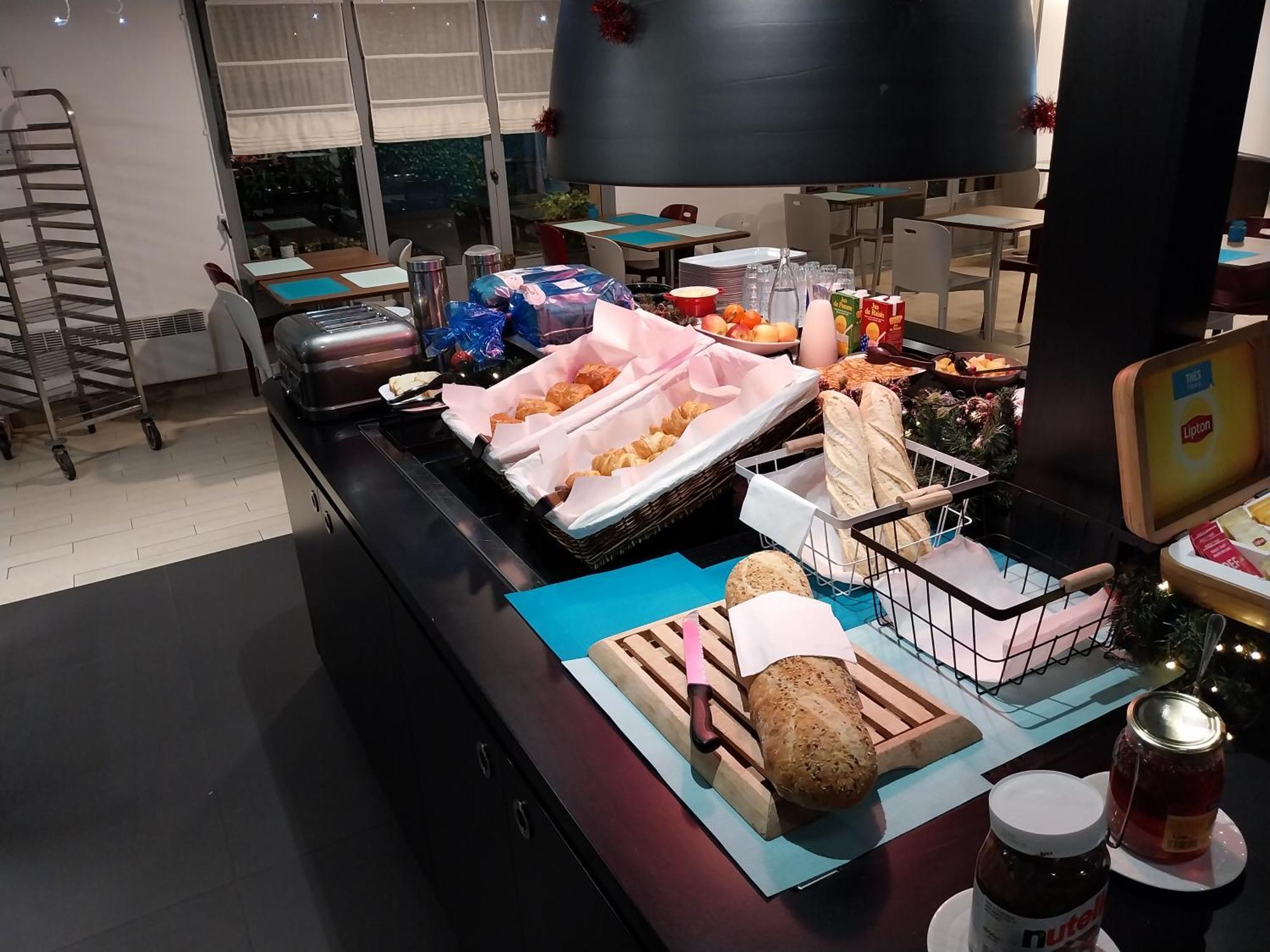 Kyriad Direct Marseille Est La Valentine La Penne-sur-Huveaune ภายนอก รูปภาพ