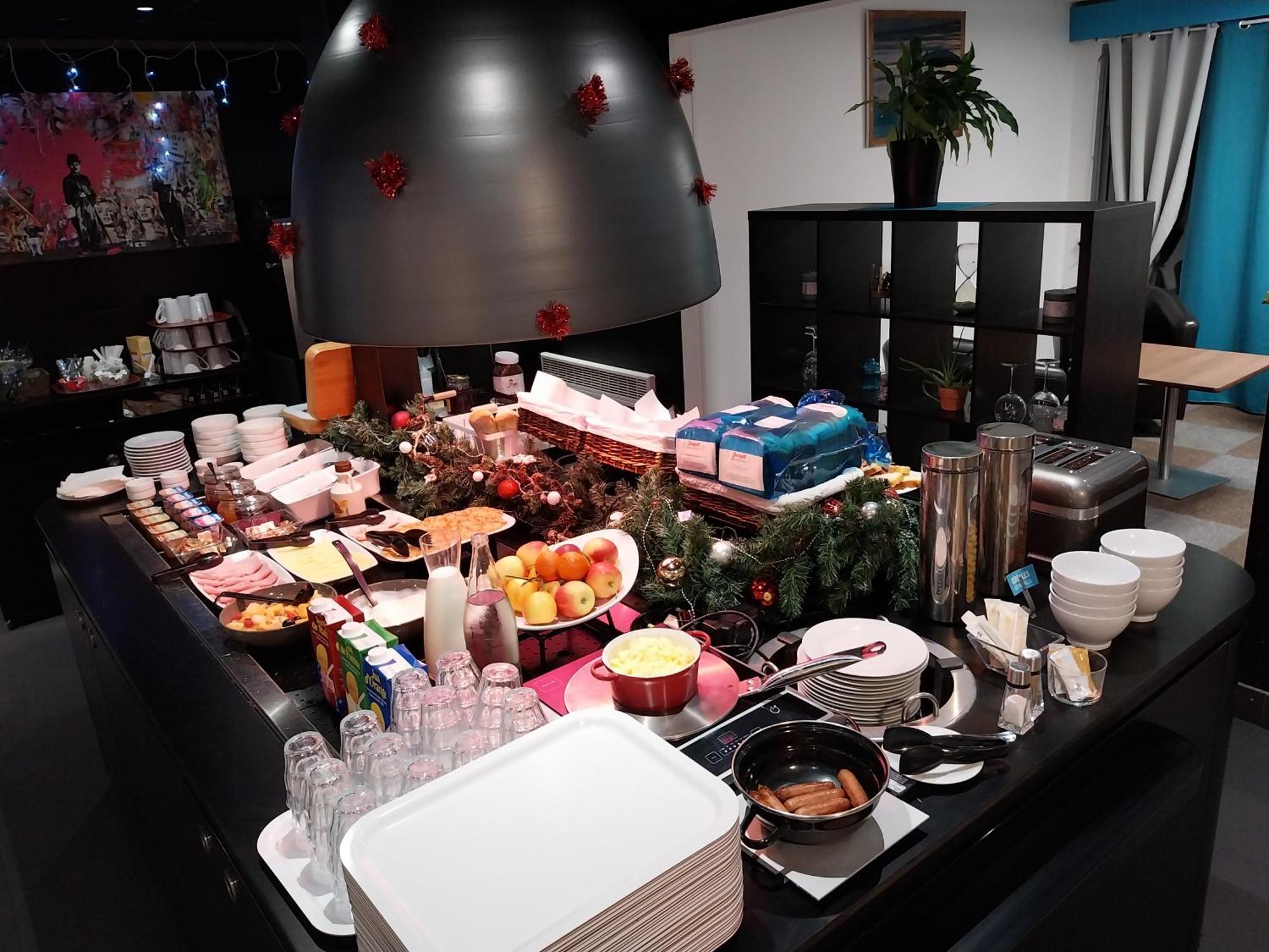 Kyriad Direct Marseille Est La Valentine La Penne-sur-Huveaune ภายนอก รูปภาพ