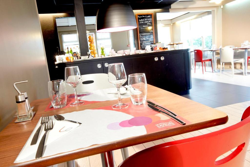 Kyriad Direct Marseille Est La Valentine La Penne-sur-Huveaune ภายนอก รูปภาพ