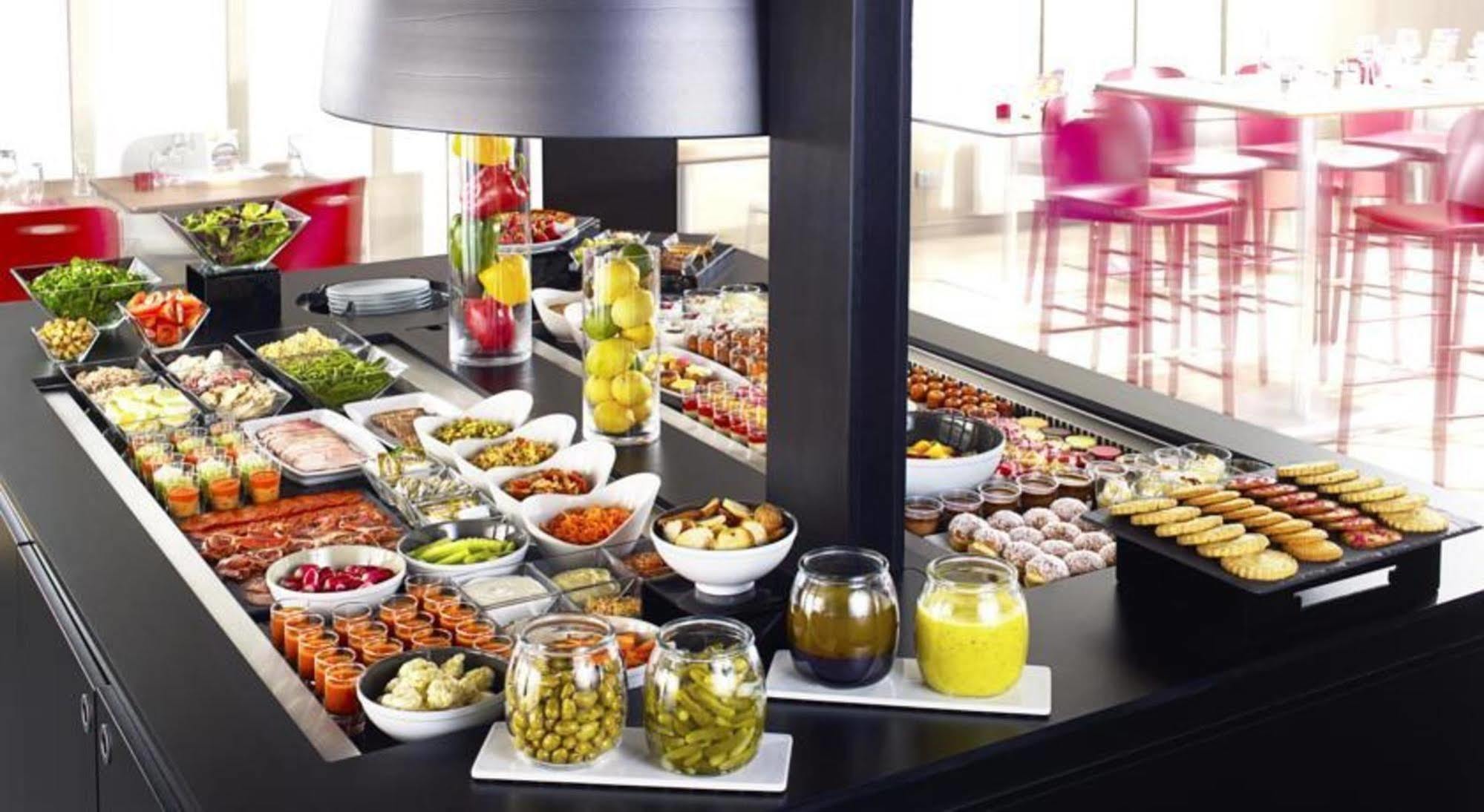 Kyriad Direct Marseille Est La Valentine La Penne-sur-Huveaune ภายนอก รูปภาพ
